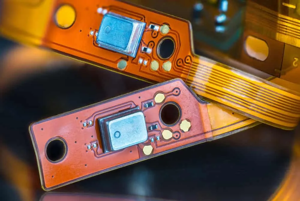 Flexible Printed Circuit mit Kontaktzonen und Stiffener